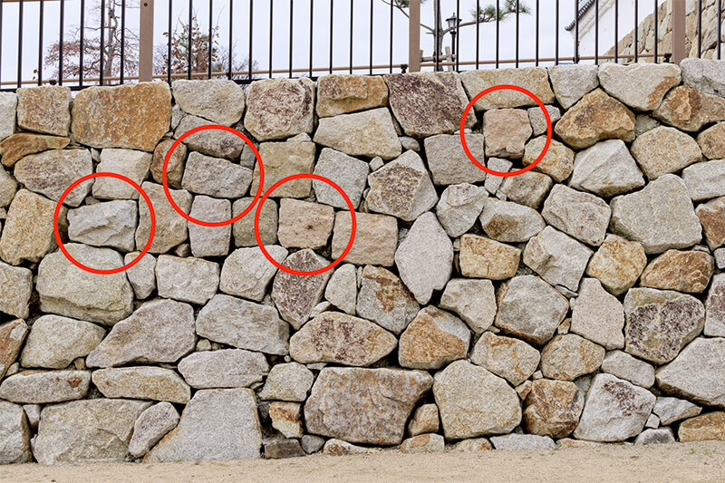 三ノ丸石垣が転用された尼崎城址公園の石垣