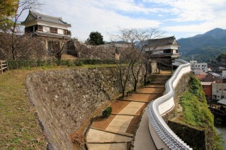 臼杵城・二の丸大門と現存の畳櫓