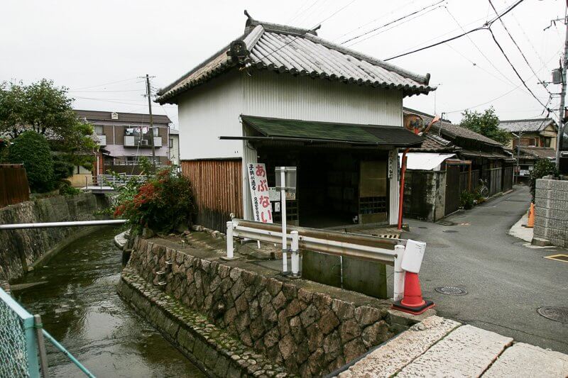 膳所城の移築櫓 お碗倉・六体地蔵と石橋