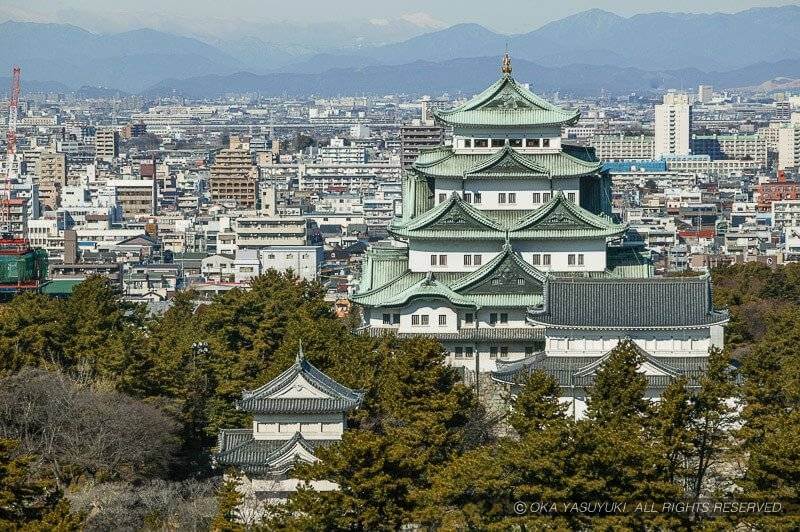 名城病院12階の展望レストランから名古屋城を望む