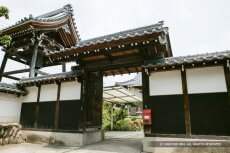 移築脇本陣門・墨俣光流山本正寺