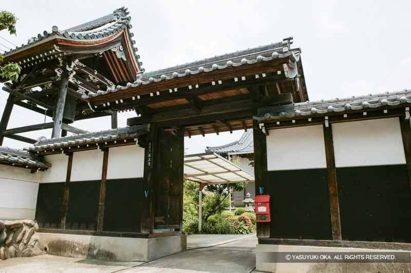 移築脇本陣門・墨俣光流山本正寺