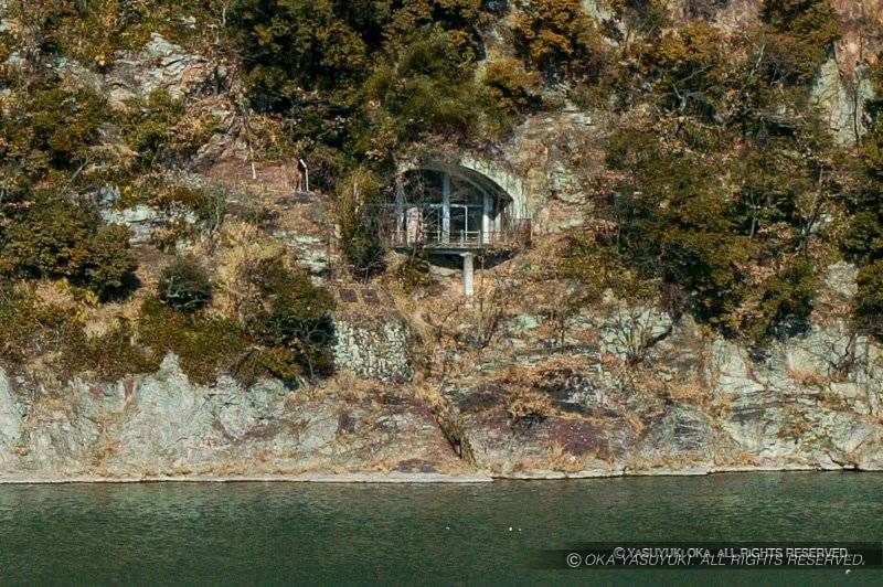 鵜沼城の岩山に見られるかつての旅館テラス跡