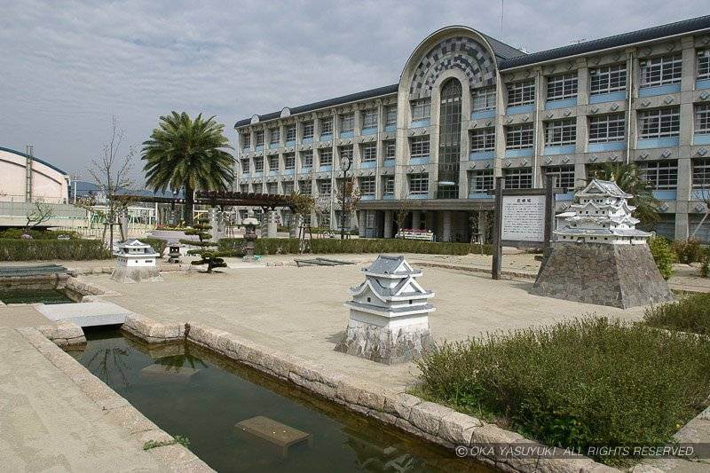 尼崎城本丸跡は城内小学校