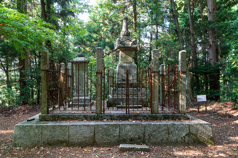 賤ヶ岳の中川清秀の墓