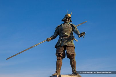 長宗我部元親初陣の銅像