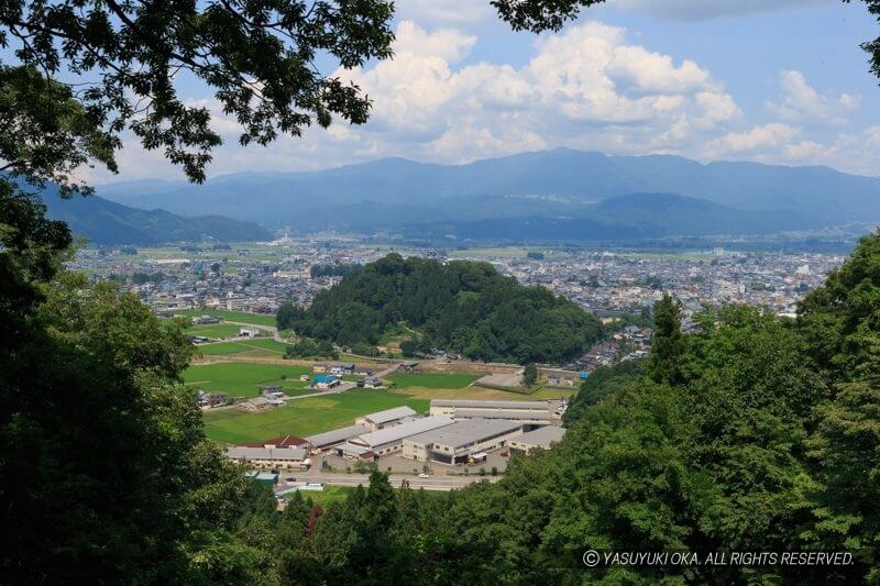 戌山城南出丸下から越前大野城の展望