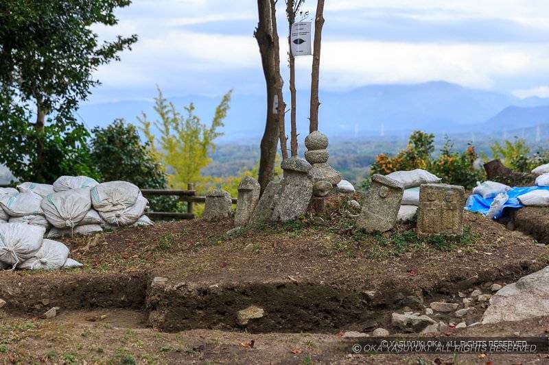 水口岡山城の本丸櫓台跡