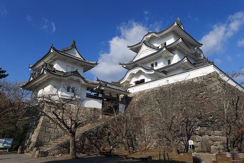 伊賀上野城の模擬天守と小天守