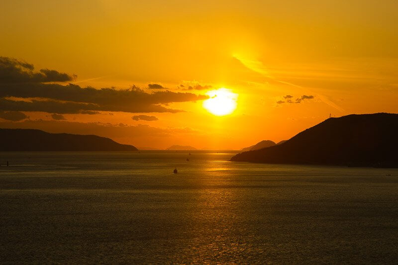 瀬戸内に沈む夕日