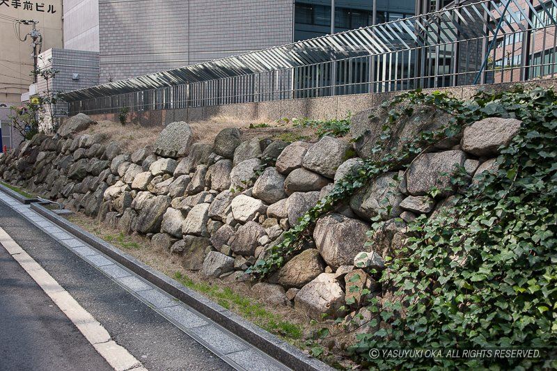 大坂城三の丸北端の石垣（ドーンセンター横）