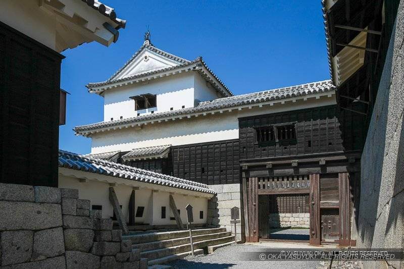 松山城筋鉄門