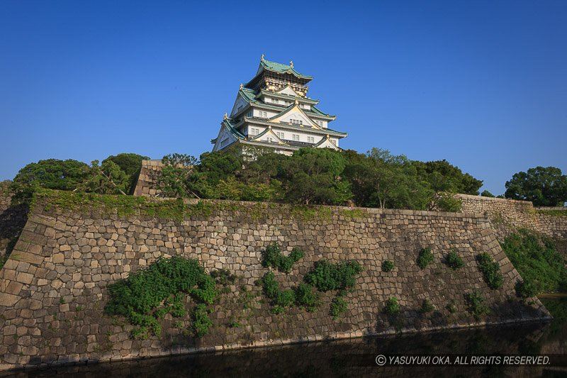 大阪城を西の丸北側の仕切りの石垣上から