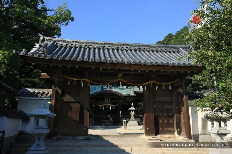 町奉行所西隣の生駒家の移築門・糸崎神社神門