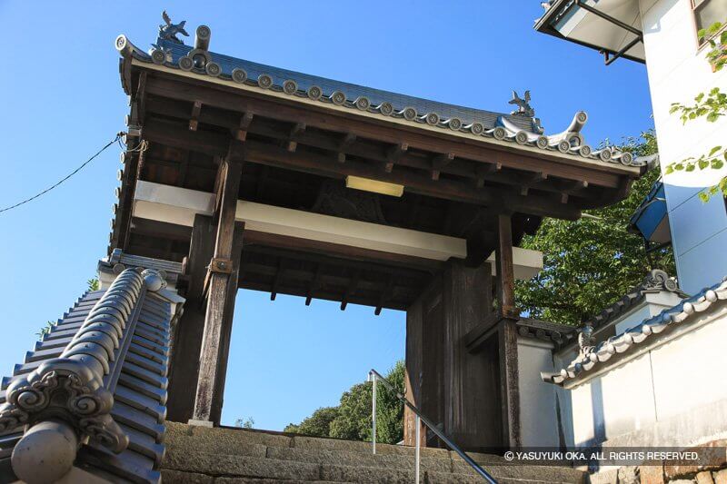 新高山城・三原城奉行所の移築城門・極楽寺山門