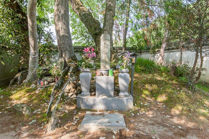 三木市平井の竹中半兵衛の墓