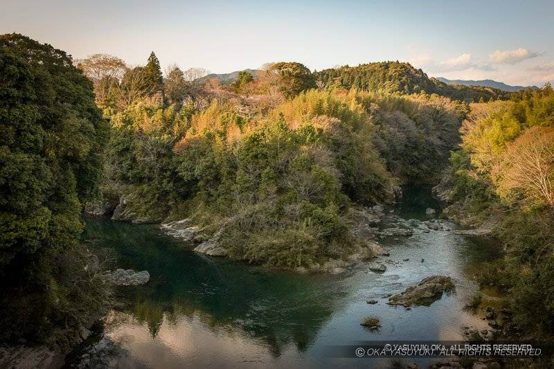 長篠城を牛淵橋から望む