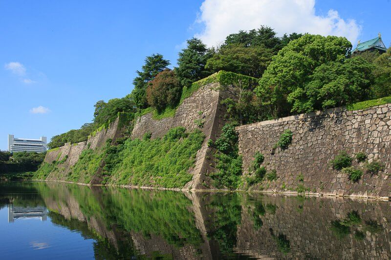 大阪城の本丸東面石垣