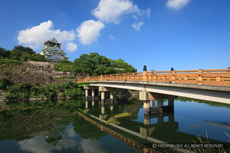 大阪城の撮影スポット：極楽橋と天守をセットで