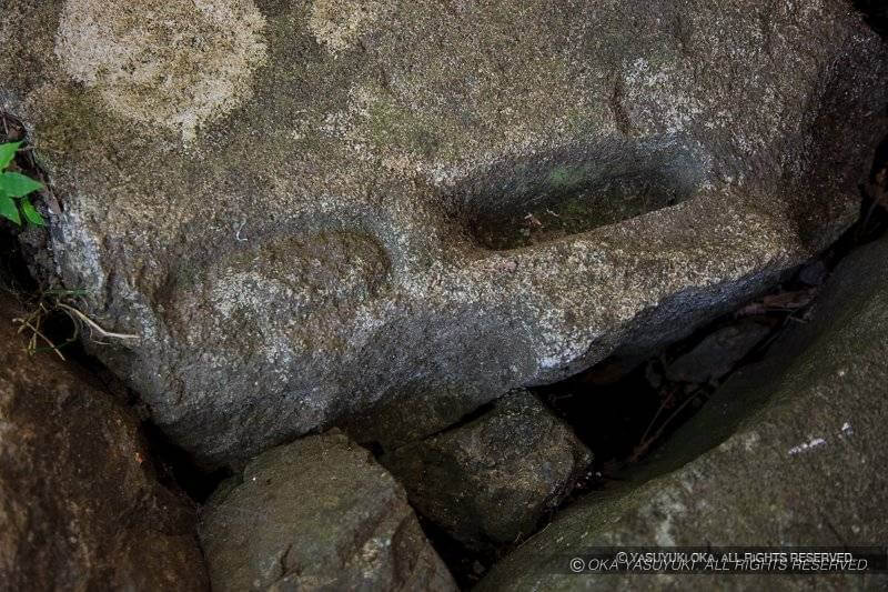 矢穴痕が残る長浜城石垣石