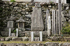 明智光秀とその一族の墓・西教寺