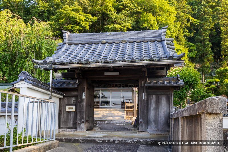 見海寺に残る田辺城移築城門
