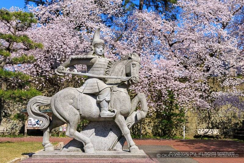 結城秀康石像