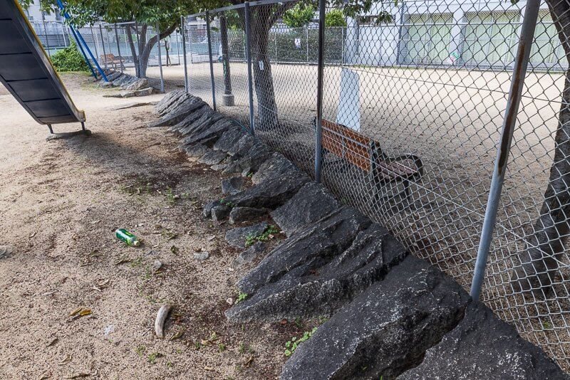 児童公園に残る西宮砲台外郭の痕跡