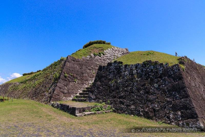 佐敷城本丸石垣と搦手門跡