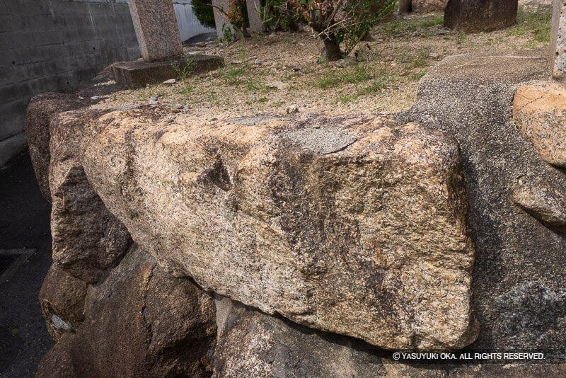 阿彌陀寺の石垣に見られる割石