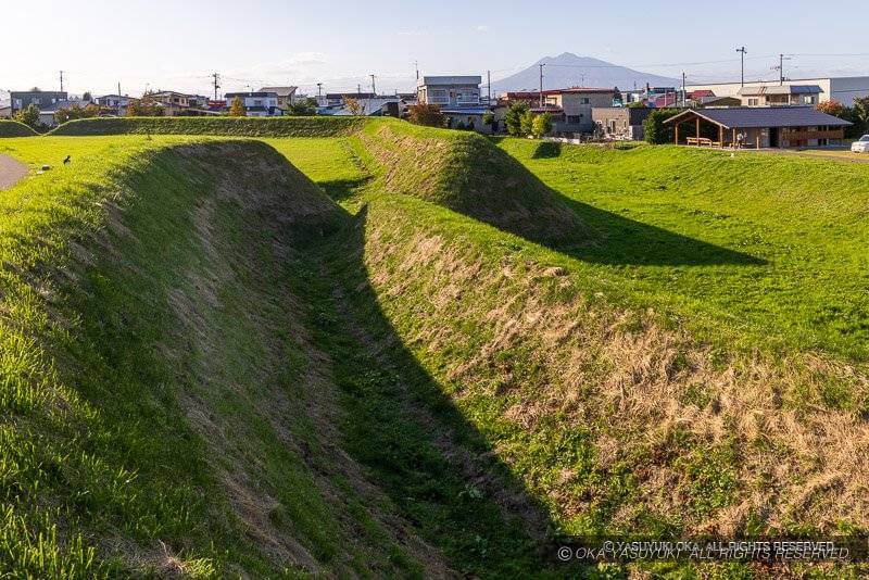 堀越城・三之丸中土塁と堀跡
