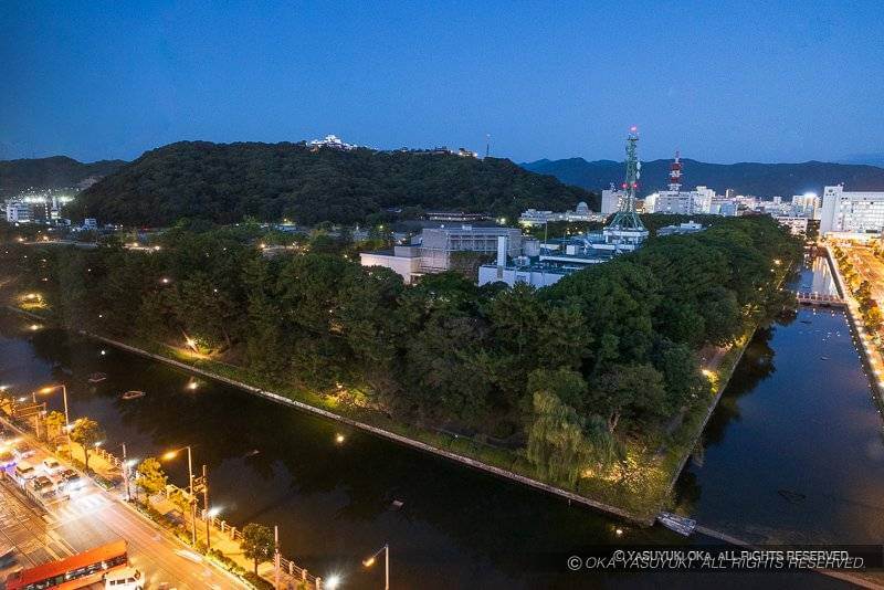 ホテルマイステイズ松山から望む松山城