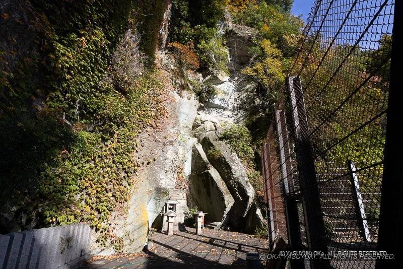 朝日山不動寺・笏谷石石丁場(足羽山)