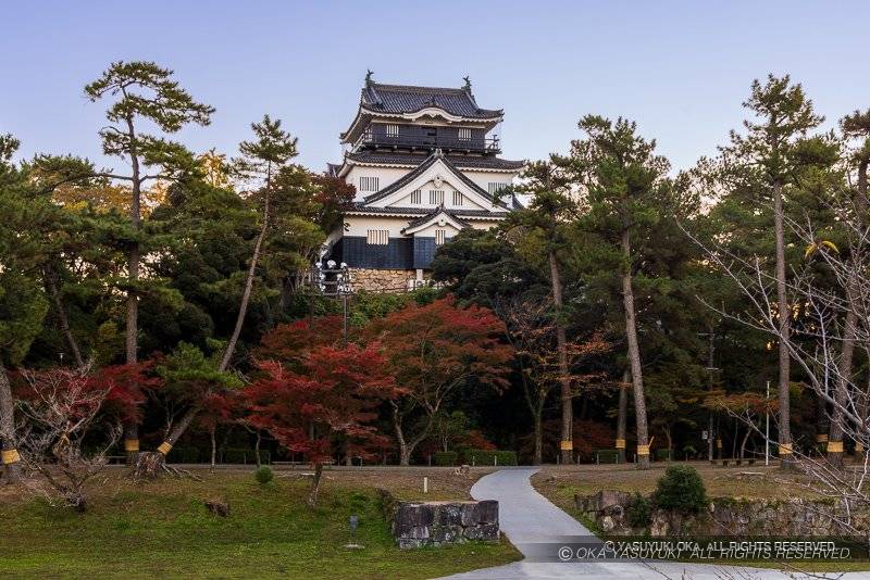 坂谷門跡（伊賀川）から岡崎城天守