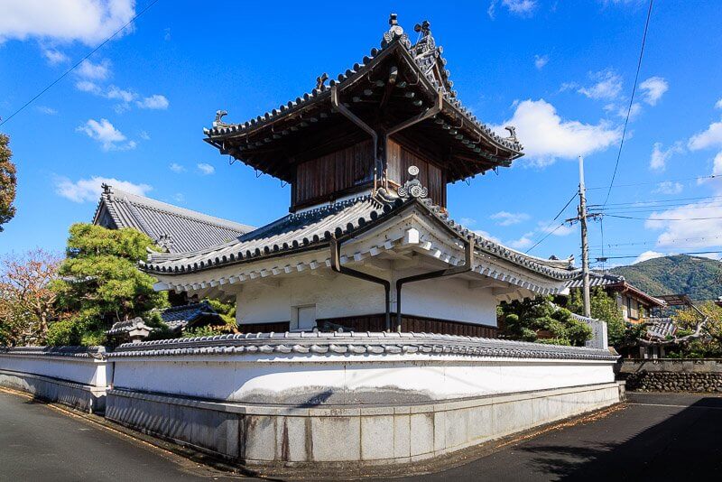 安楽寺には園部城の太鼓櫓が移築現存