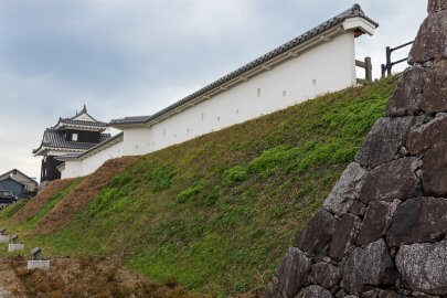 西尾城二之丸丑寅櫓と屏風折れの土塀