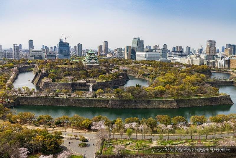 クリスタルタワーから見る大阪城