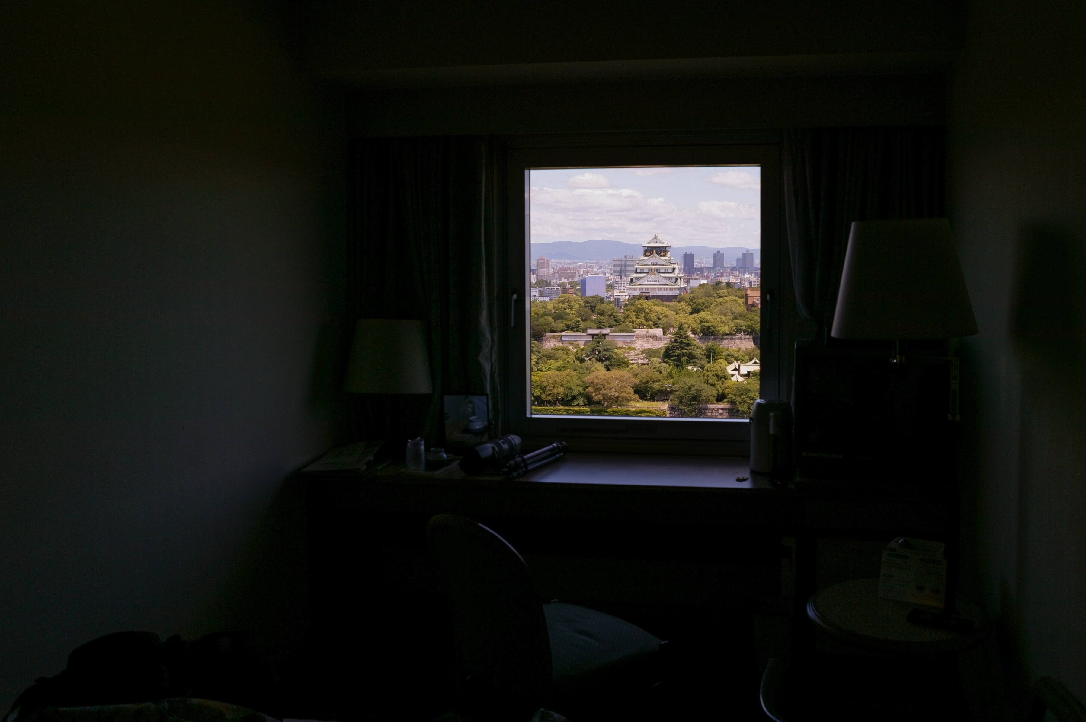 KKRホテル大阪の客室から大阪城を望む