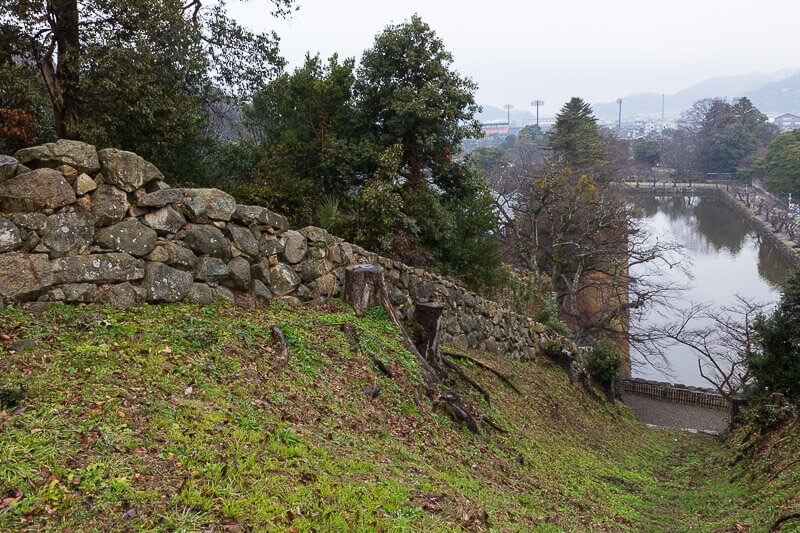 彦根城表門側の登り石垣