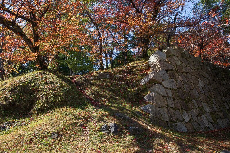 広島城本丸石垣の復旧工事跡