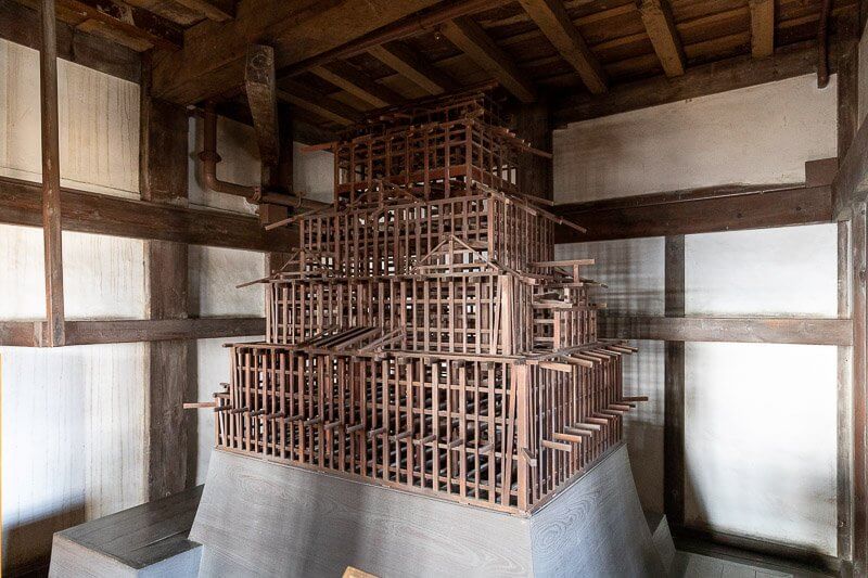 姫路城東小天守１階にある軸組構造模型