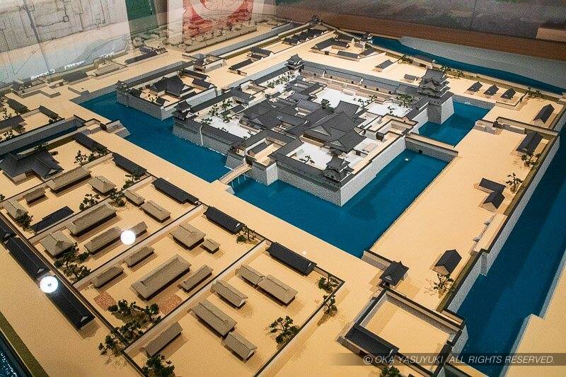 尼信会館の尼崎城復元模型