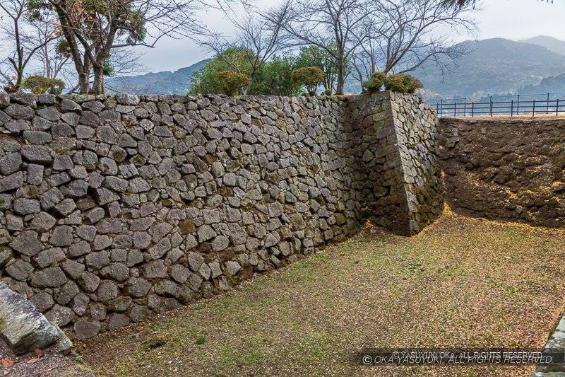 臼杵城 本丸空堀と武具櫓台