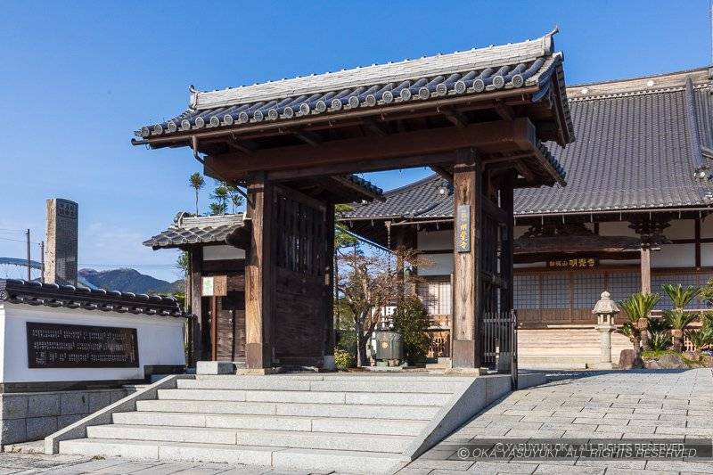 明覚寺山門（福知山城の移築城門）