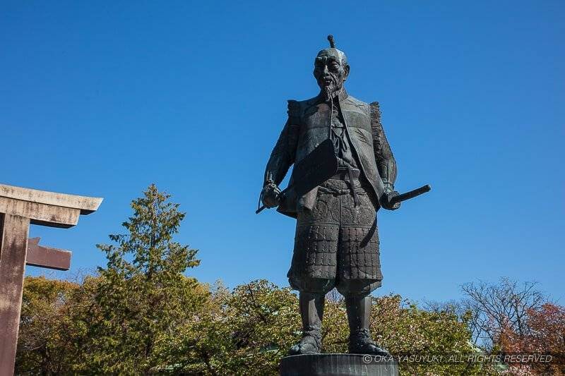 豊臣秀吉銅像・大阪護国神社