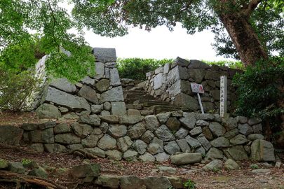 小浜城天守台へ至る通路