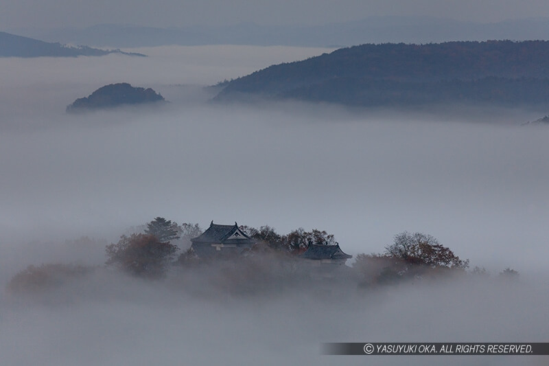 備中松山城の雲海を望遠レンズで