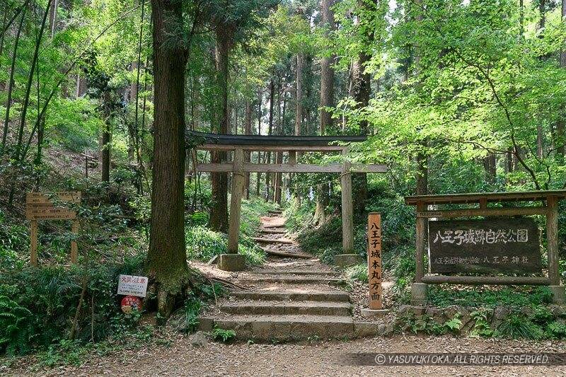 八王子城の要害地区（山頂）への登山口の鳥居