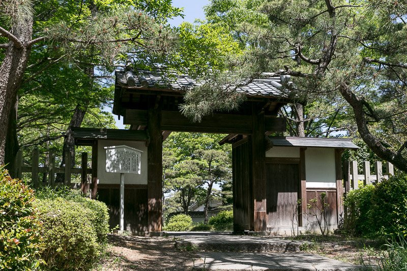 伝進修館表門