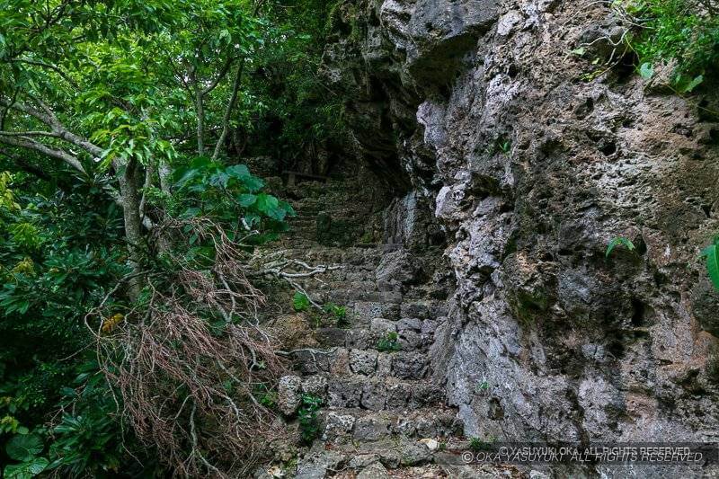 安慶名城の登城路